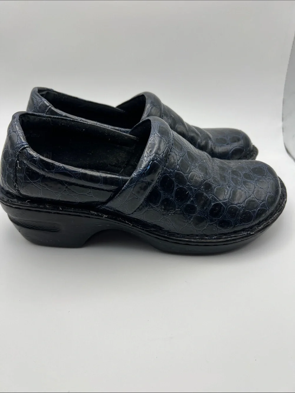 b.o.c. Navy Croc-Embossed Slip-On Loafers Women’s 8